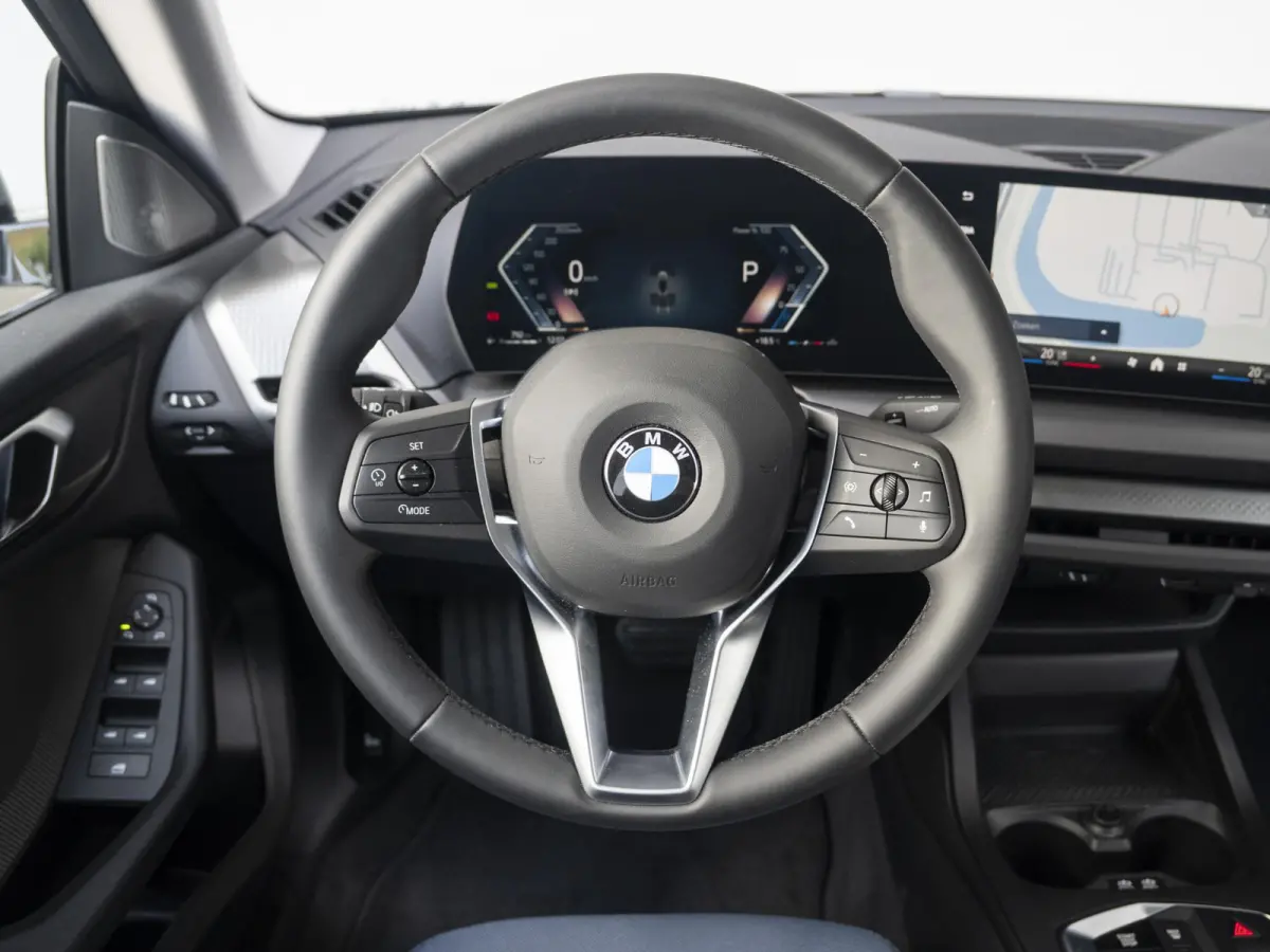 220 | M-Sportpakket  | Premium Pack | Verwarmd Stuurwiel | Comfort Access | Harman-Kardon | 18''