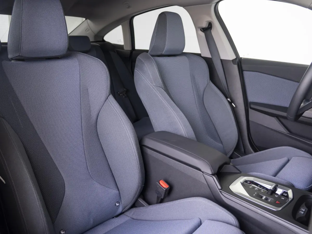 220 | M-Sportpakket  | Premium Pack | Verwarmd Stuurwiel | Comfort Access | Harman-Kardon | 18''