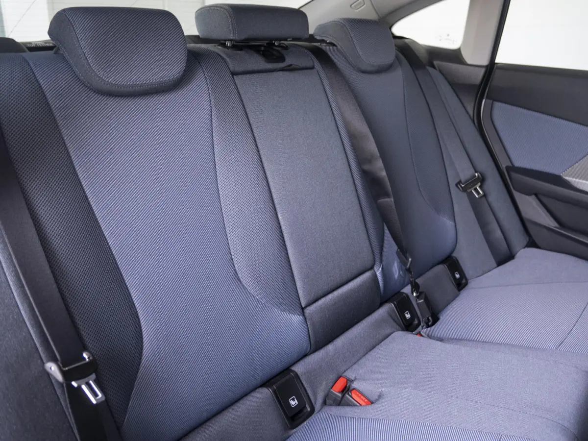 220 | M-Sportpakket  | Premium Pack | Verwarmd Stuurwiel | Comfort Access | Harman-Kardon | 18''