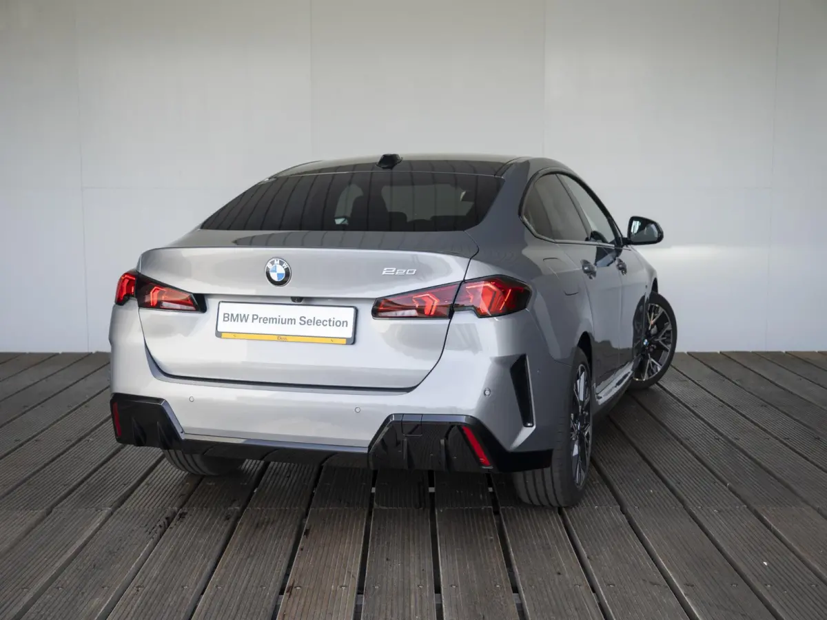 220 | M-Sportpakket  | Premium Pack | Verwarmd Stuurwiel | Comfort Access | Harman-Kardon | 18''