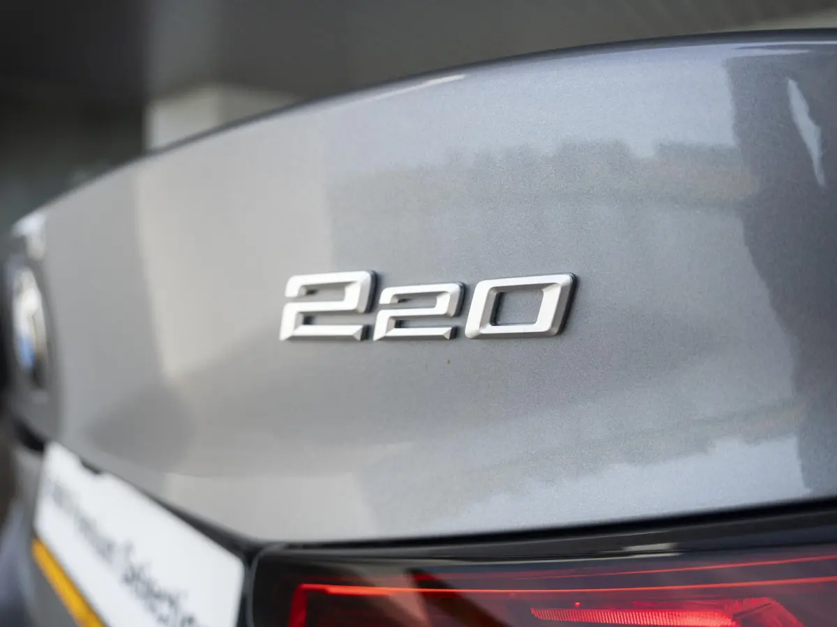 220 | M-Sportpakket  | Premium Pack | Verwarmd Stuurwiel | Comfort Access | Harman-Kardon | 18''