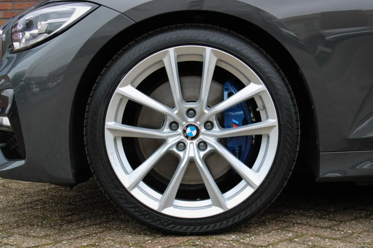 330i High Executive Edition M-sport / Dravit Grau / Head-up / 19'' Breyton / Elek. Trekhaak