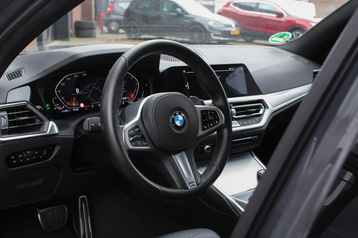 330i High Executive Edition M-sport / Dravit Grau / Head-up / 19'' Breyton / Elek. Trekhaak