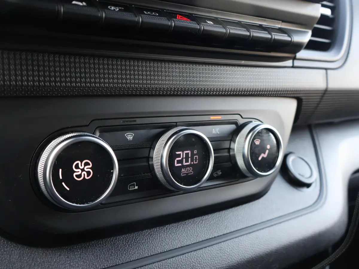 2.0 dCi 130 T30 WORK EDITION + APPLE CARPLAY | LED | CRUISE | CLIMATE CONTROL