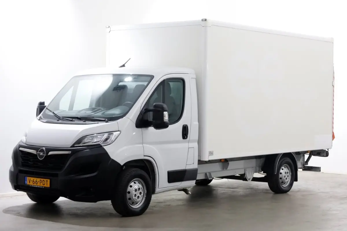 2.2D 140pk Bakwagen met laadklep 1.060kg laadvermogen 08-2023