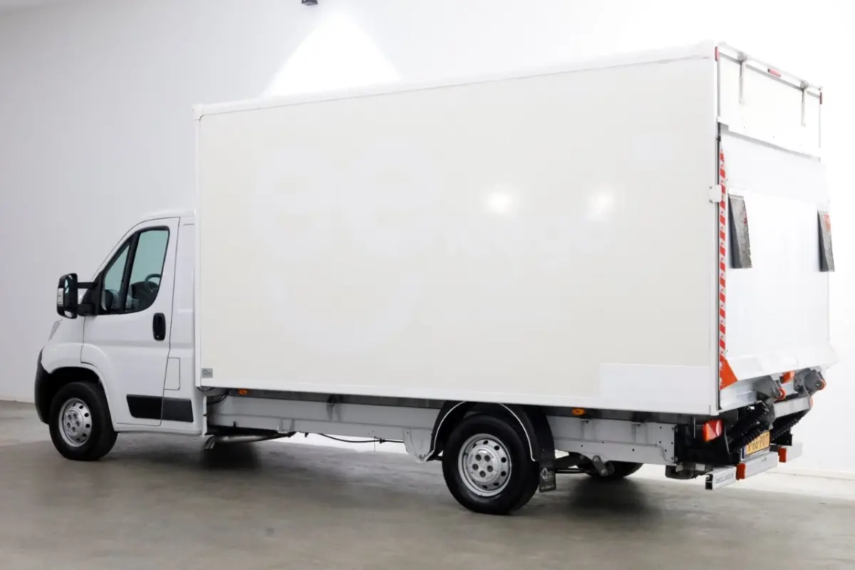 2.2D 140pk Bakwagen met laadklep 1.060kg laadvermogen 08-2023