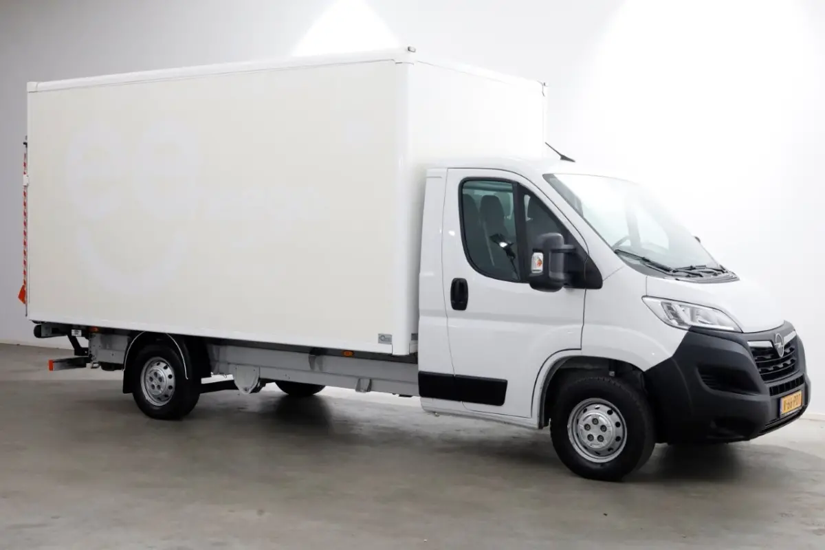 2.2D 140pk Bakwagen met laadklep 1.060kg laadvermogen 08-2023