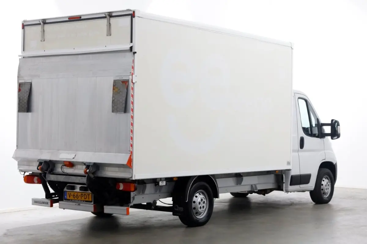 2.2D 140pk Bakwagen met laadklep 1.060kg laadvermogen 08-2023