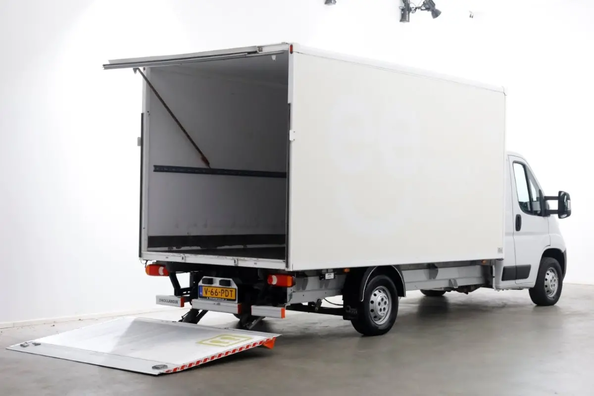 2.2D 140pk Bakwagen met laadklep 1.060kg laadvermogen 08-2023