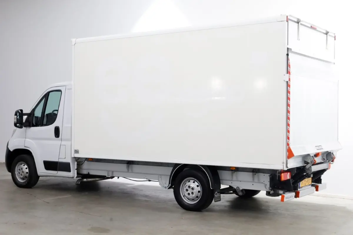 2.2D 140pk Bakwagen met laadklep 1.060kg laadvermogen 08-2023