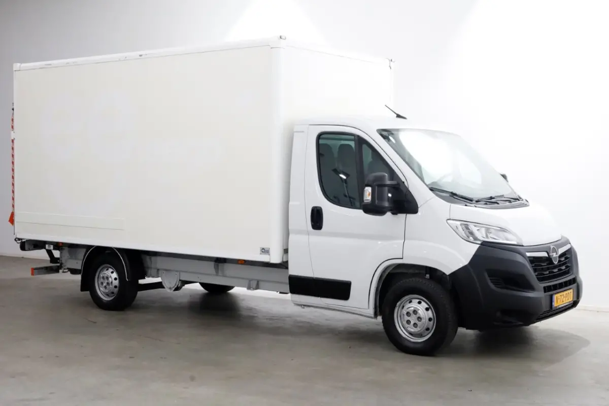 2.2D 140pk Bakwagen met laadklep 1.060kg laadvermogen 08-2023