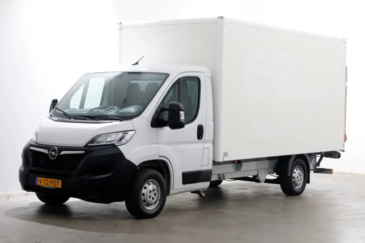 2.2D 140pk Bakwagen met laadklep 1.060kg laadvermogen 08-2023