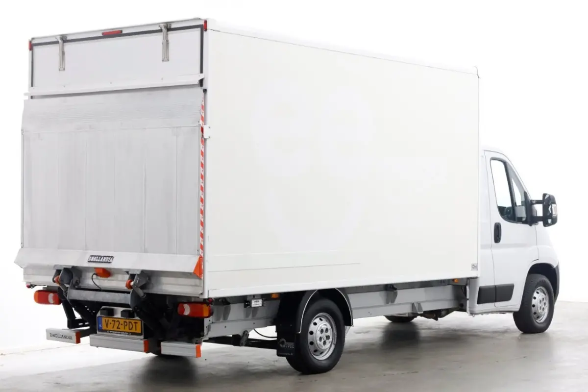 2.2D 140pk Bakwagen met laadklep 1.060kg laadvermogen 08-2023