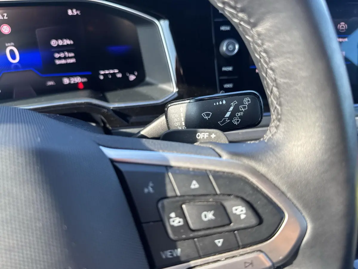 1.0 TSI R-Line | 95 pk | A-Camera | IQ. Light | Automaat | App Connect | Lane Assist | ACC |