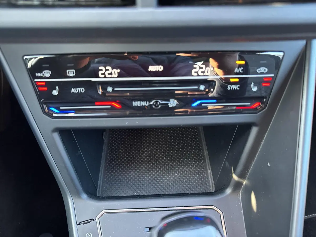 1.0 TSI R-Line | 95 pk | A-Camera | IQ. Light | Automaat | App Connect | Lane Assist | ACC |