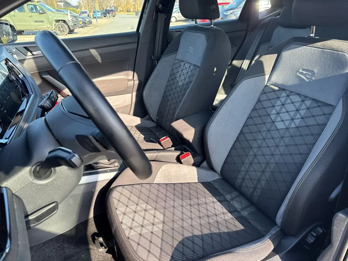 1.0 TSI R-Line | 95 pk | A-Camera | IQ. Light | Automaat | App Connect | Lane Assist | ACC |