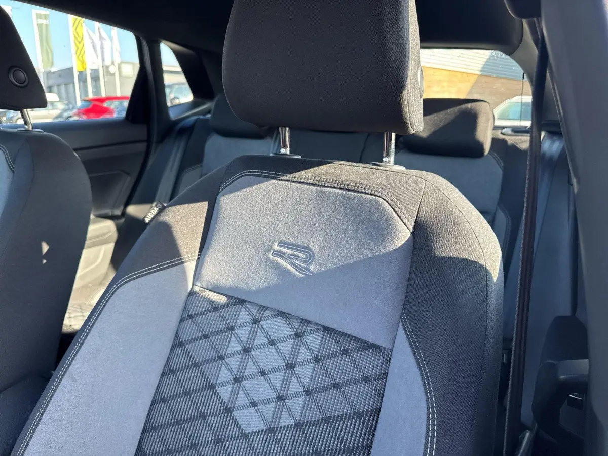 1.0 TSI R-Line | 95 pk | A-Camera | IQ. Light | Automaat | App Connect | Lane Assist | ACC |