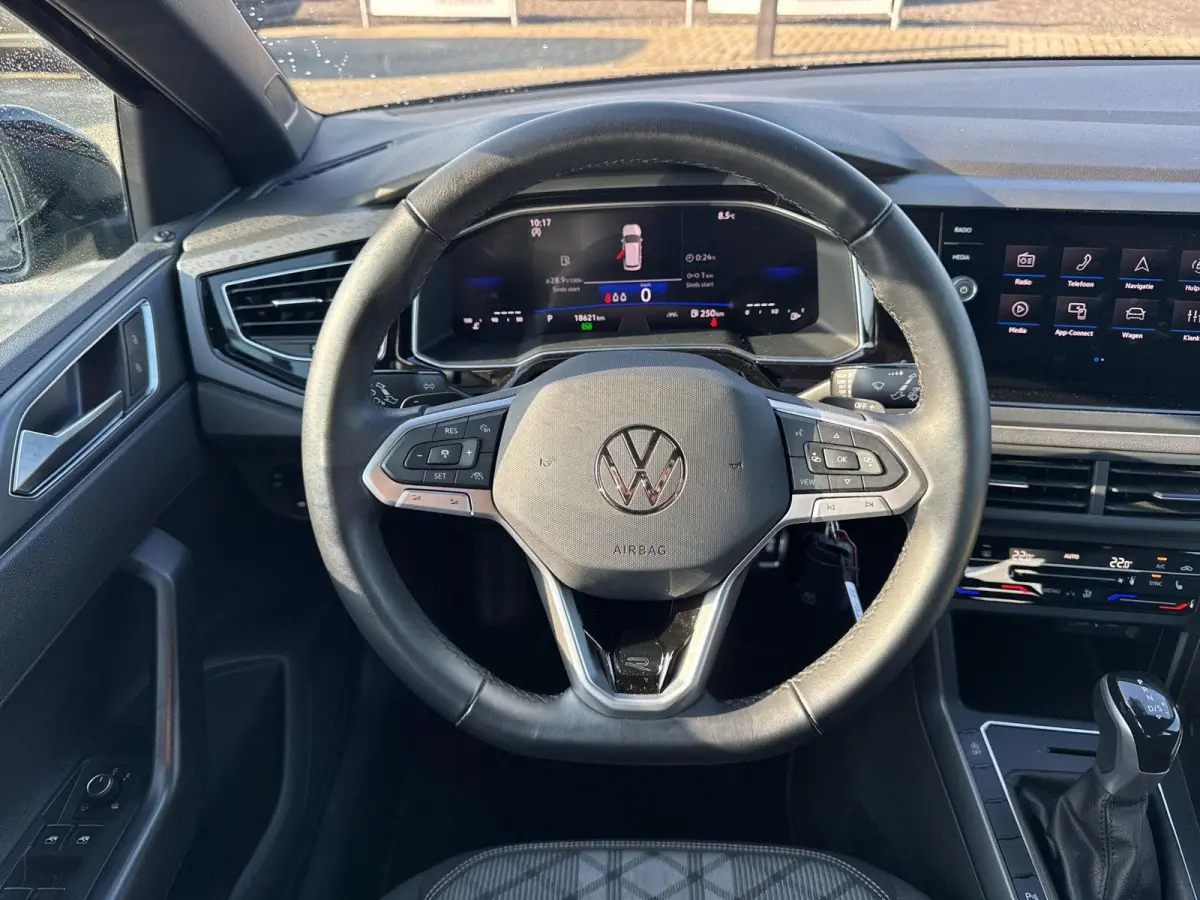 1.0 TSI R-Line | 95 pk | A-Camera | IQ. Light | Automaat | App Connect | Lane Assist | ACC |