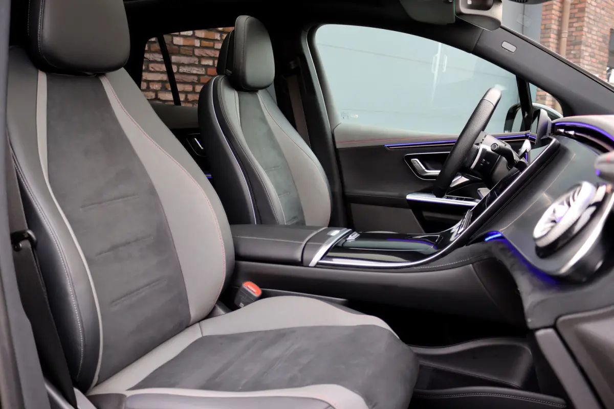 350 4MATIC AMG Line 91 kWh | Distronic+ | Panoramadak | Memory | Burmester | Digital Light | Trekhaak | Surround Camera | 22kW | Warmtepomp | Keyless Go |