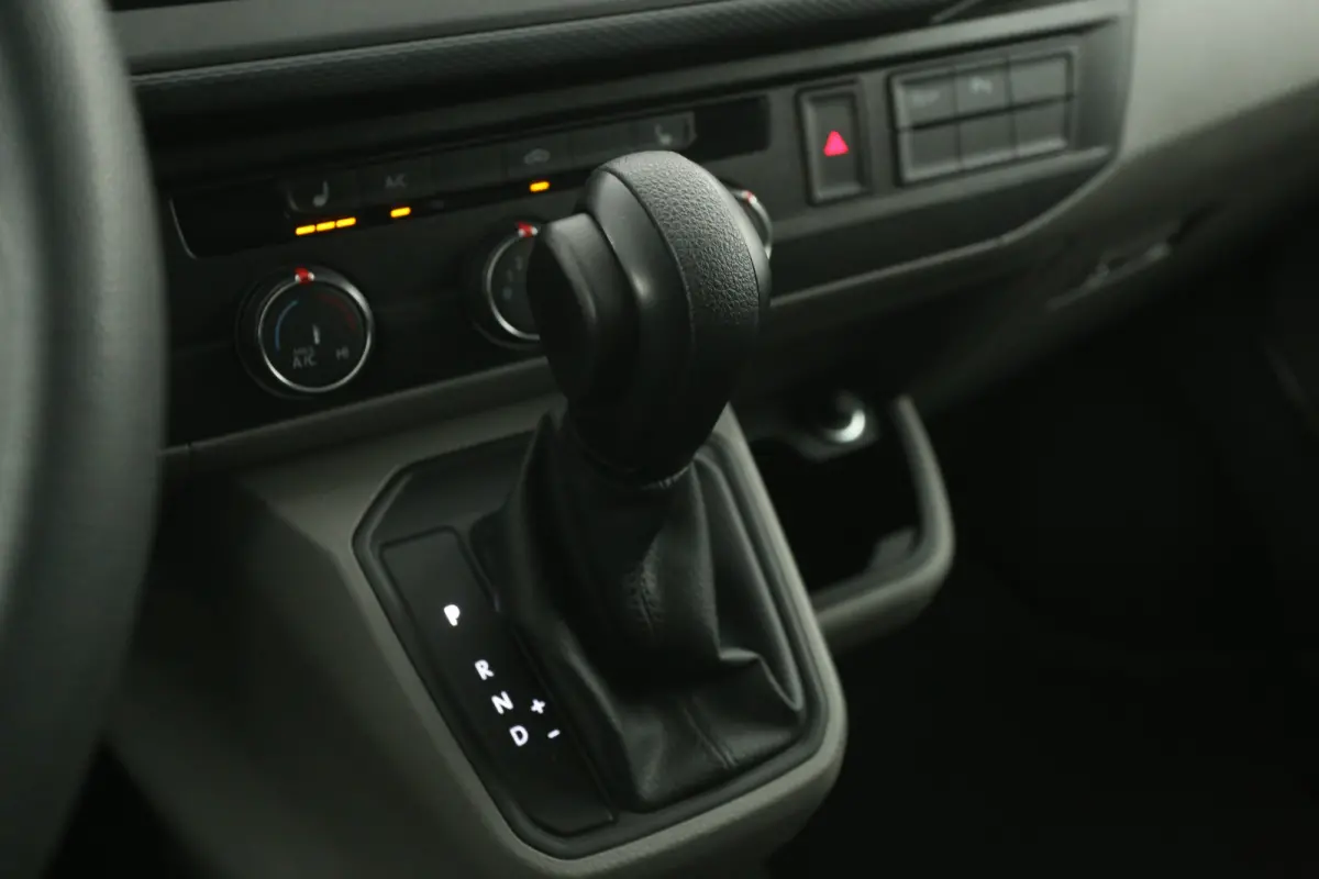 2.0 TDI L2H1 150PK | Aut. | Airco | Cruise | Carplay | 3 Zits | Parkeersens. | Trekhaak