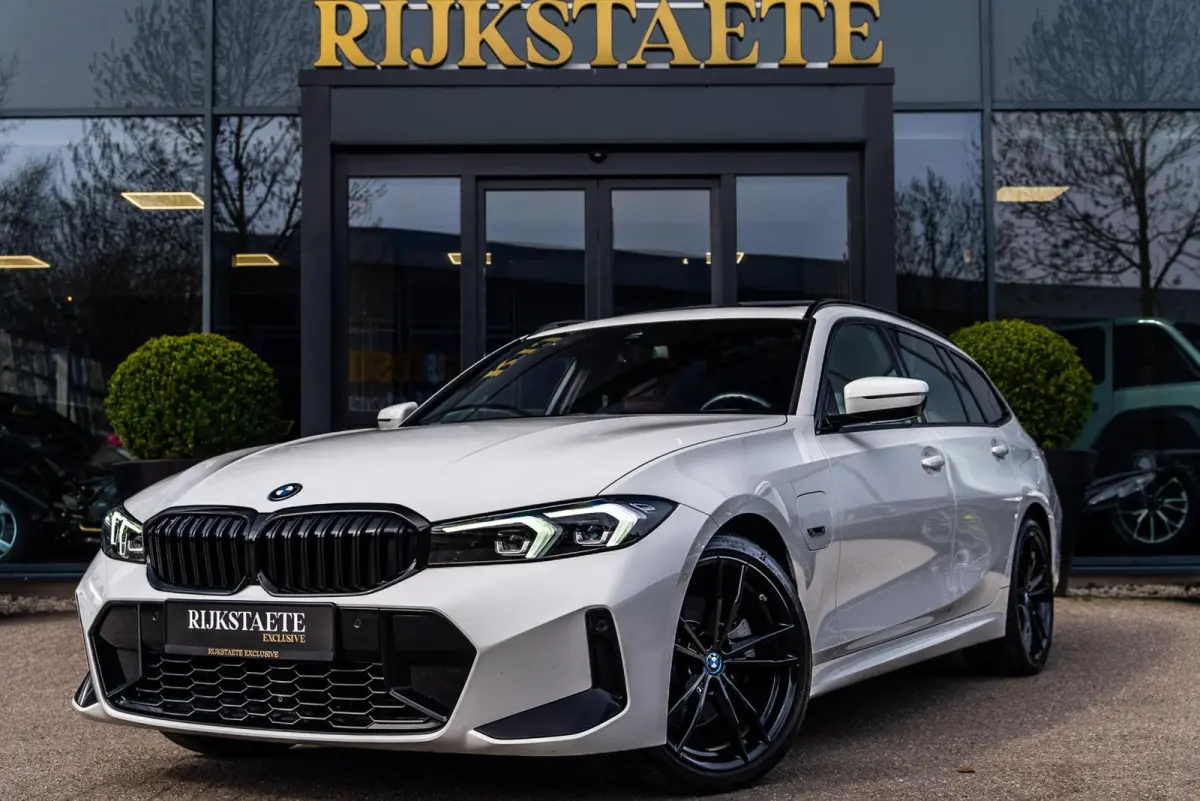 320e|PANO|CARPLAY|CAMERA|KEYLESS|LASER