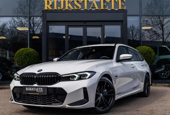 320e|PANO|CARPLAY|CAMERA|KEYLESS|LASER