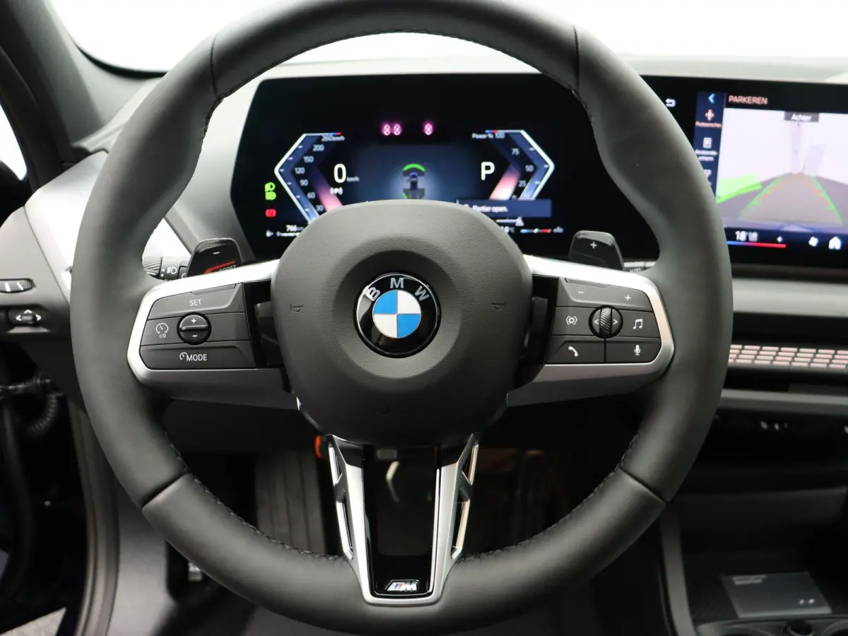 120 M Sportpakket Pro | Premium Pack | Stuurwielrand Verwarmd | Panoramadak | Elektrisch Verstelbare Sportstoelen | Driving Assistant Plus | Harman Kardon | 19''