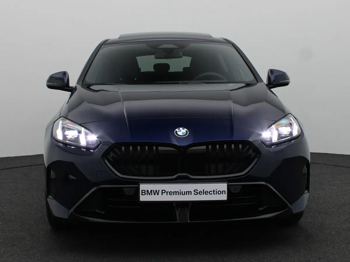 120 M Sportpakket Pro | Premium Pack | Stuurwielrand Verwarmd | Panoramadak | Elektrisch Verstelbare Sportstoelen | Driving Assistant Plus | Harman Kardon | 19''