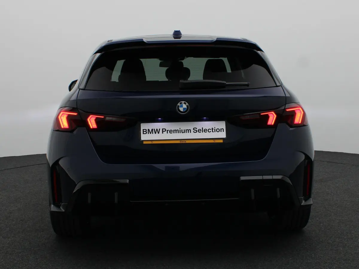 120 M Sportpakket Pro | Premium Pack | Stuurwielrand Verwarmd | Panoramadak | Elektrisch Verstelbare Sportstoelen | Driving Assistant Plus | Harman Kardon | 19''