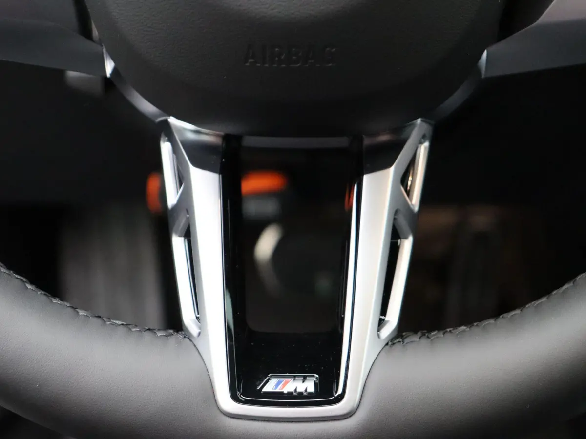 120 M Sportpakket Pro | Premium Pack | Stuurwielrand Verwarmd | Panoramadak | Elektrisch Verstelbare Sportstoelen | Driving Assistant Plus | Harman Kardon | 19''