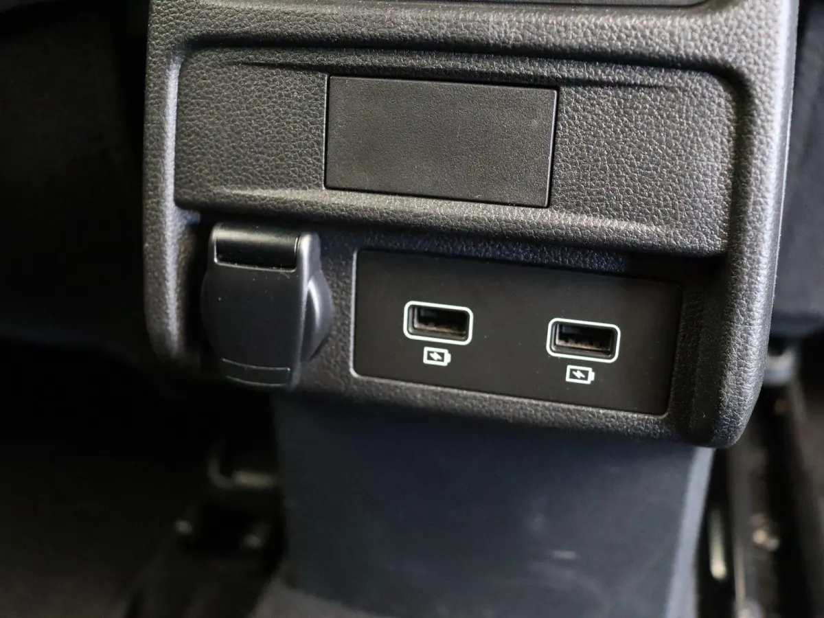 E-Tech Hybrid 145pk R.S. Line | Stoel en stuur verwarming | Climate Control | Navigatie | Lederen bekleding | Elektrisch verstelbare stoel | Apple carplay/Andoid auto |