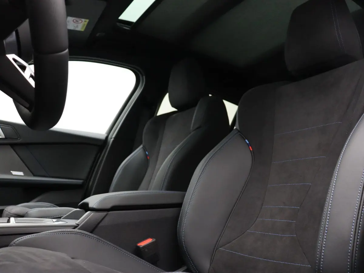 120 M Sportpakket | Premium Pack | Stuurwielrand Verwarmd | Panoramadak | Harman Kardon | 19''