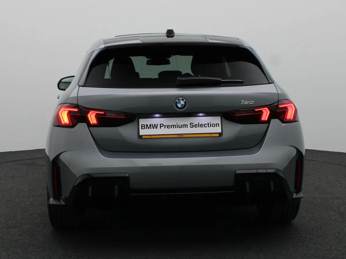 120 M Sportpakket | Premium Pack | Stuurwielrand Verwarmd | Panoramadak | Harman Kardon | 19''