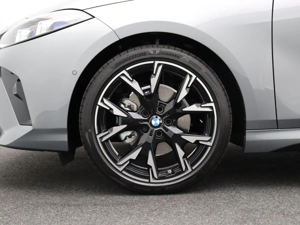 120 M Sportpakket | Premium Pack | Stuurwielrand Verwarmd | Panoramadak | Harman Kardon | 19''