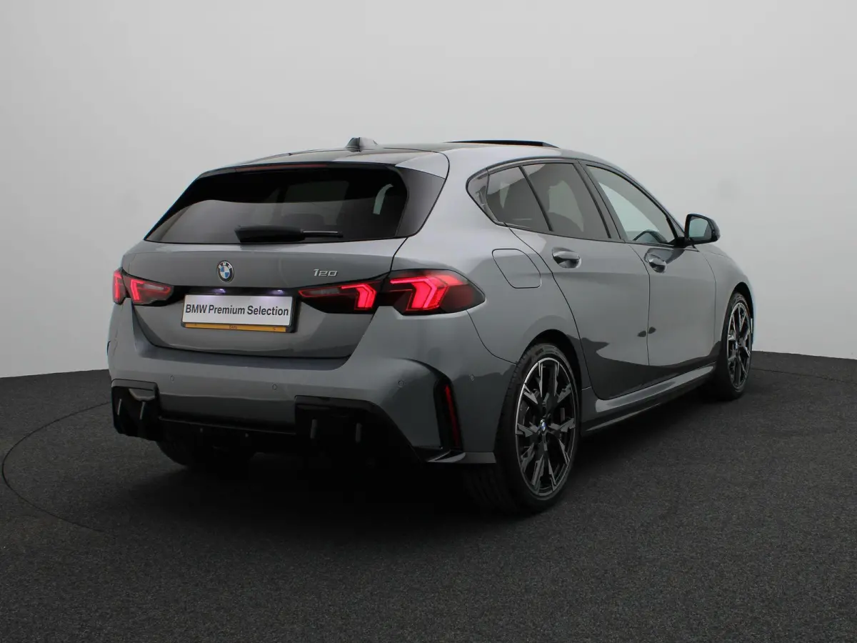 120 M Sportpakket | Premium Pack | Stuurwielrand Verwarmd | Panoramadak | Harman Kardon | 19''