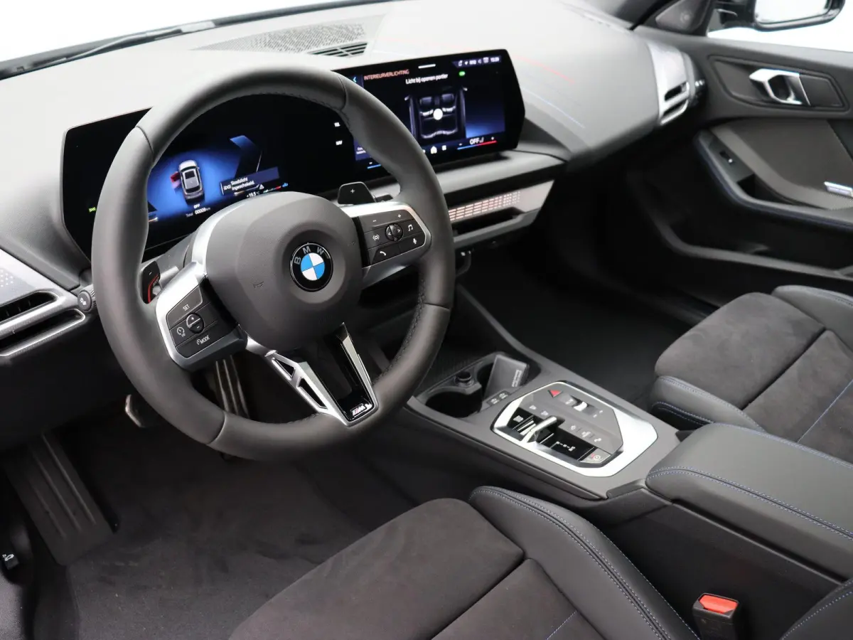 120 M Sportpakket | Premium Pack | Stuurwielrand Verwarmd | Panoramadak | Harman Kardon | 19''