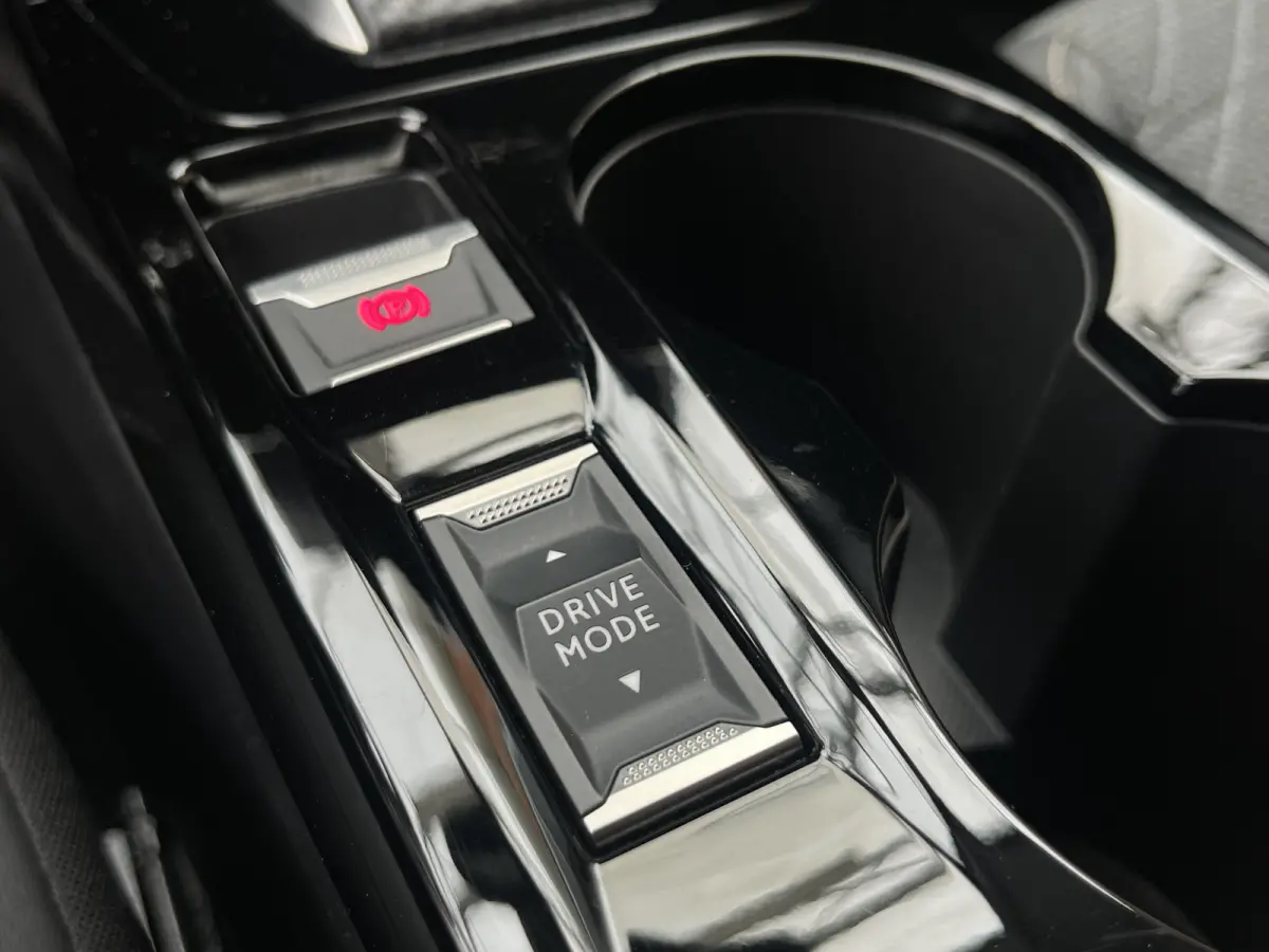 Hybrid 110 e-DCS6 Automaat Allure | Adaptive Cruise Control | Parkeersensoren voor + achter | Carplay/Android Auto |