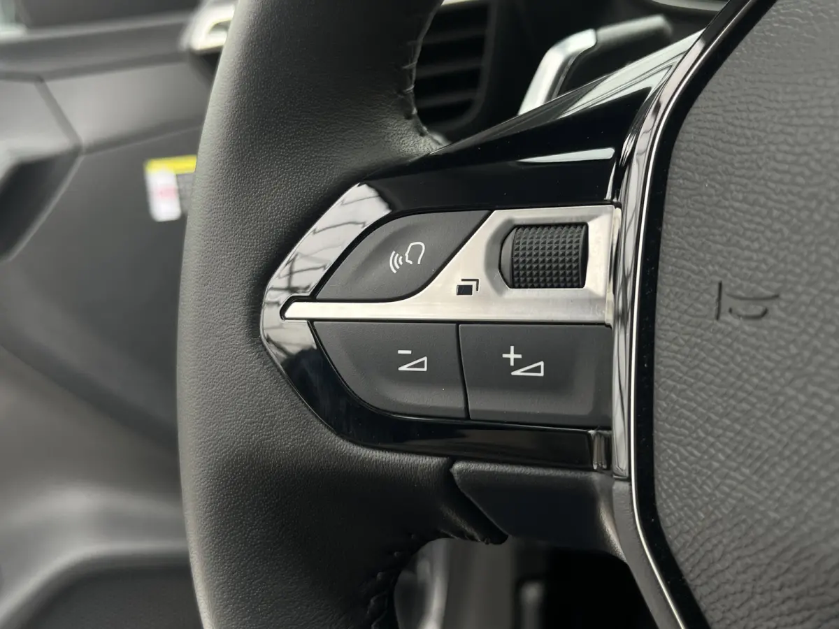 Hybrid 110 e-DCS6 Automaat Allure | Adaptive Cruise Control | Parkeersensoren voor + achter | Carplay/Android Auto |