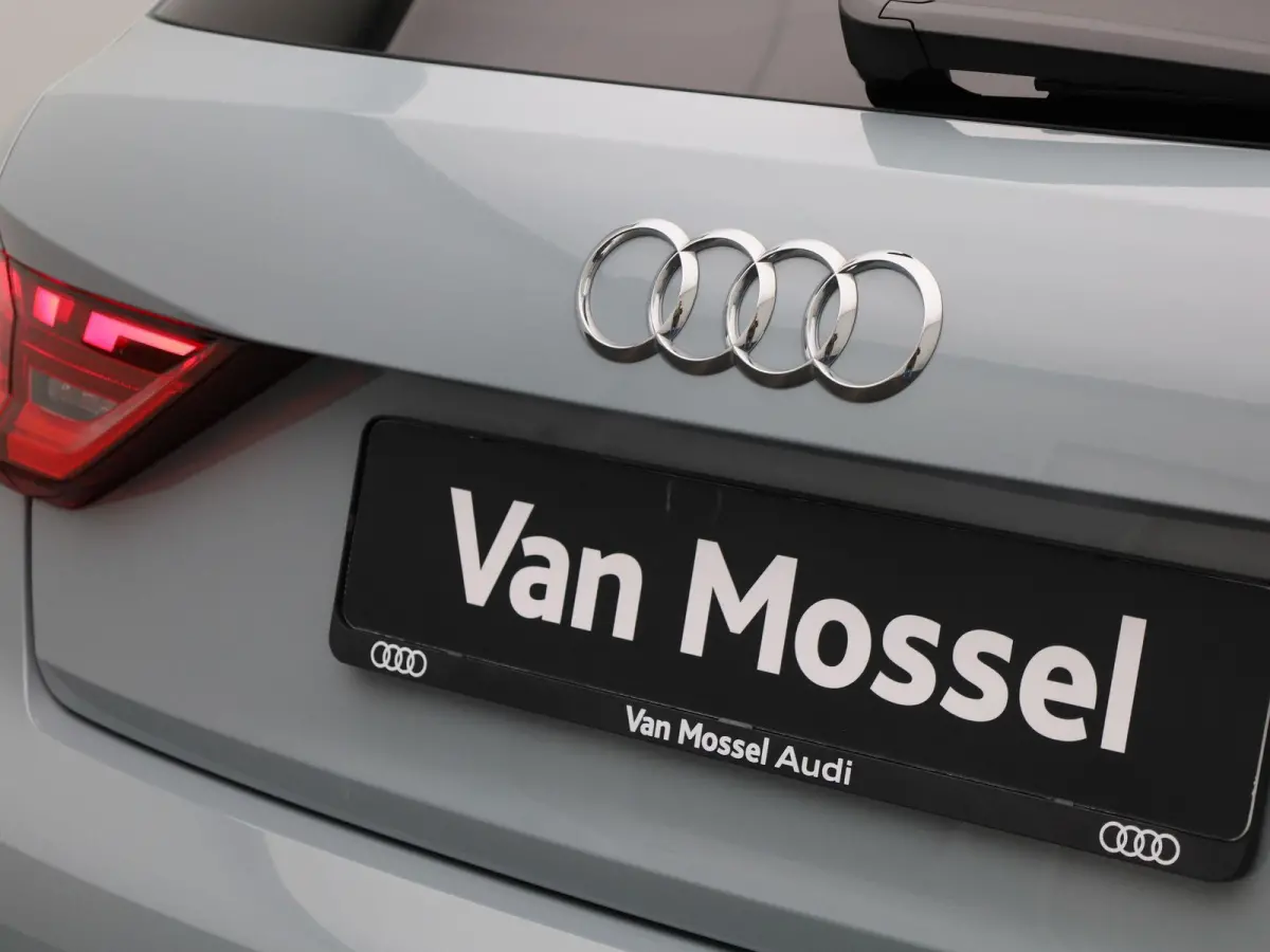 30 TFSI Advanced edition l Adaptive cruise control l Stoelverwarming l Climate control l Parkeersensoren l LED-koplampen l Audi sound system l Apple Carplay / Android Auto l Privacy glas l L