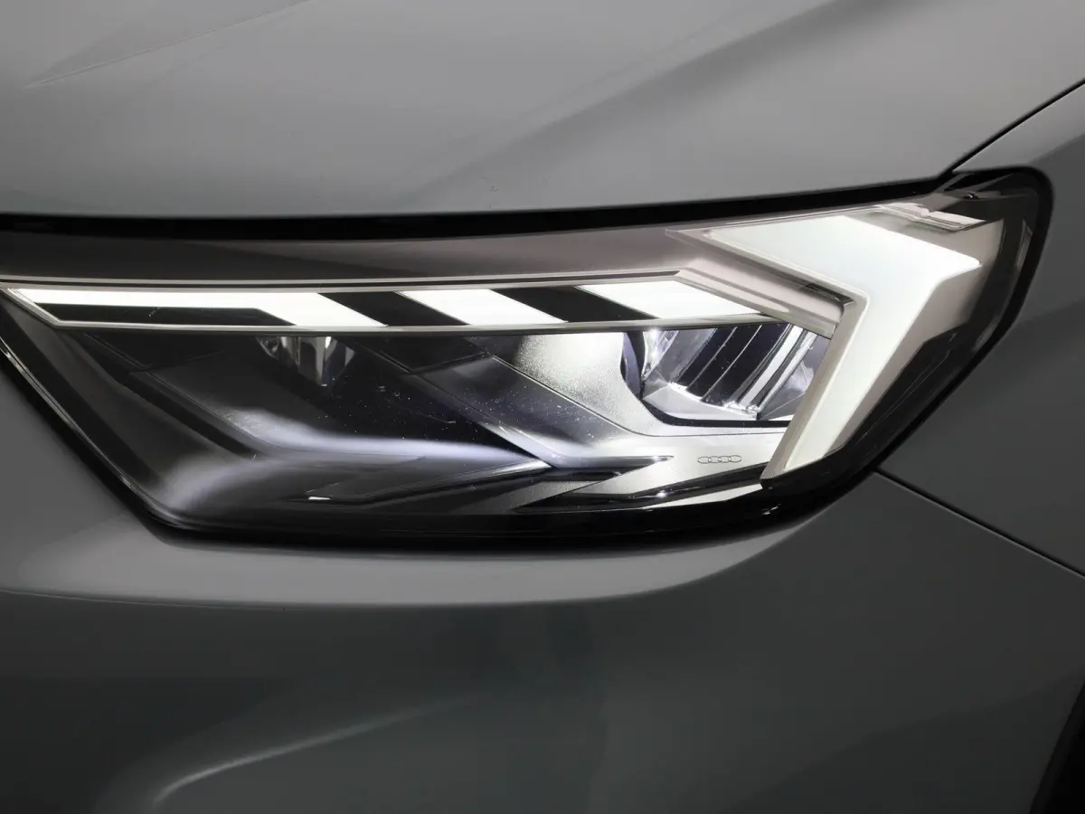 30 TFSI Advanced edition l Adaptive cruise control l Stoelverwarming l Climate control l Parkeersensoren l LED-koplampen l Audi sound system l Apple Carplay / Android Auto l Privacy glas l L