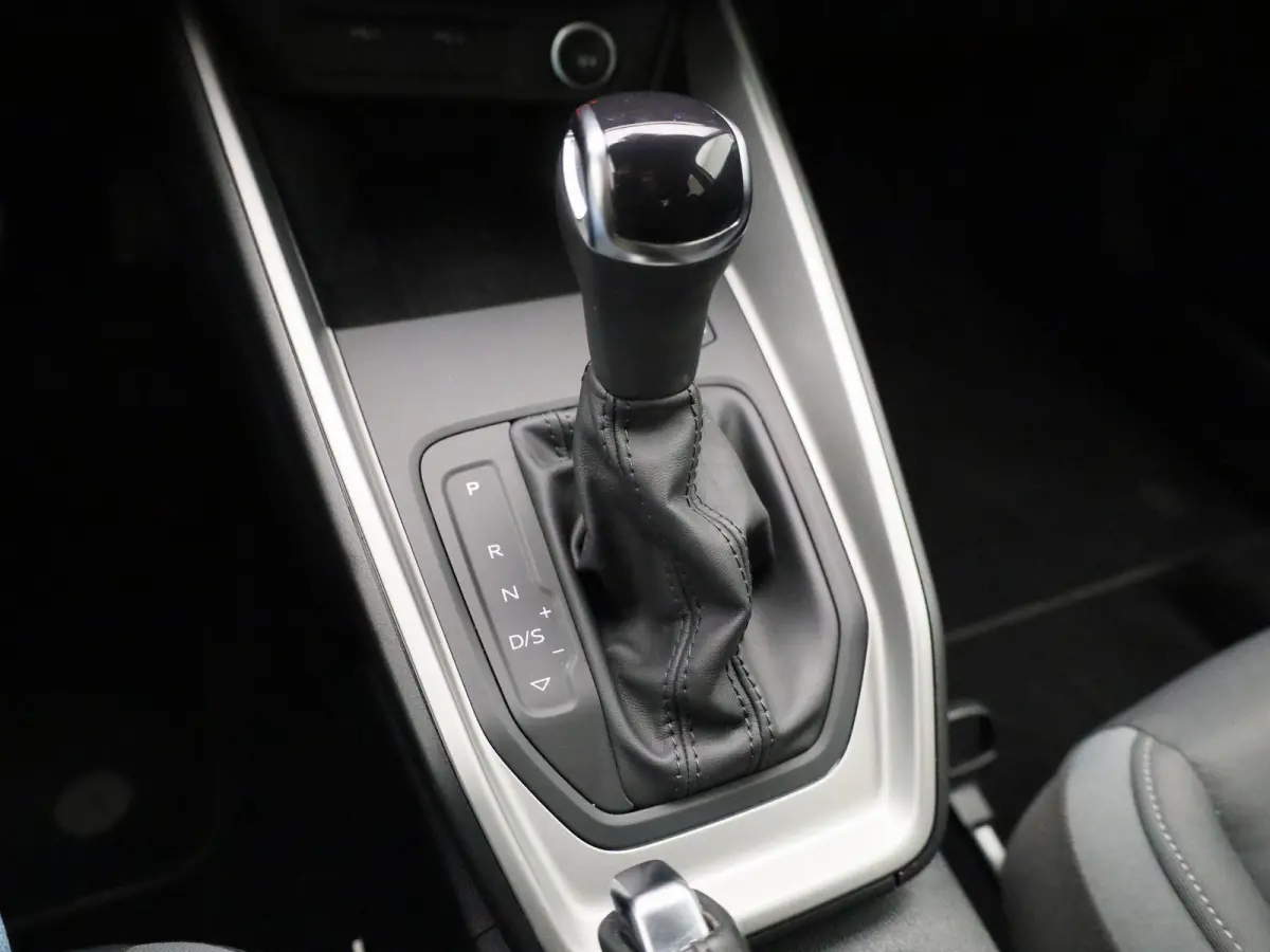 30 TFSI Advanced edition l Adaptive cruise control l Stoelverwarming l Climate control l Parkeersensoren l LED-koplampen l Audi sound system l Apple Carplay / Android Auto l Privacy glas l L