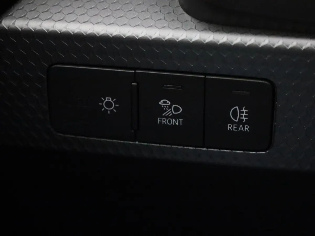 30 TFSI Advanced edition l Adaptive cruise control l Stoelverwarming l Climate control l Parkeersensoren l LED-koplampen l Audi sound system l Apple Carplay / Android Auto l Privacy glas l L