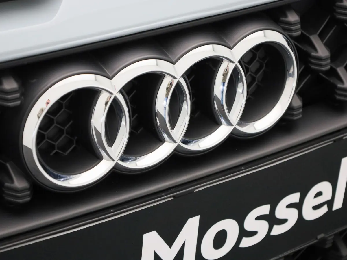 30 TFSI Advanced edition l Adaptive cruise control l Stoelverwarming l Climate control l Parkeersensoren l LED-koplampen l Audi sound system l Apple Carplay / Android Auto l Privacy glas l L