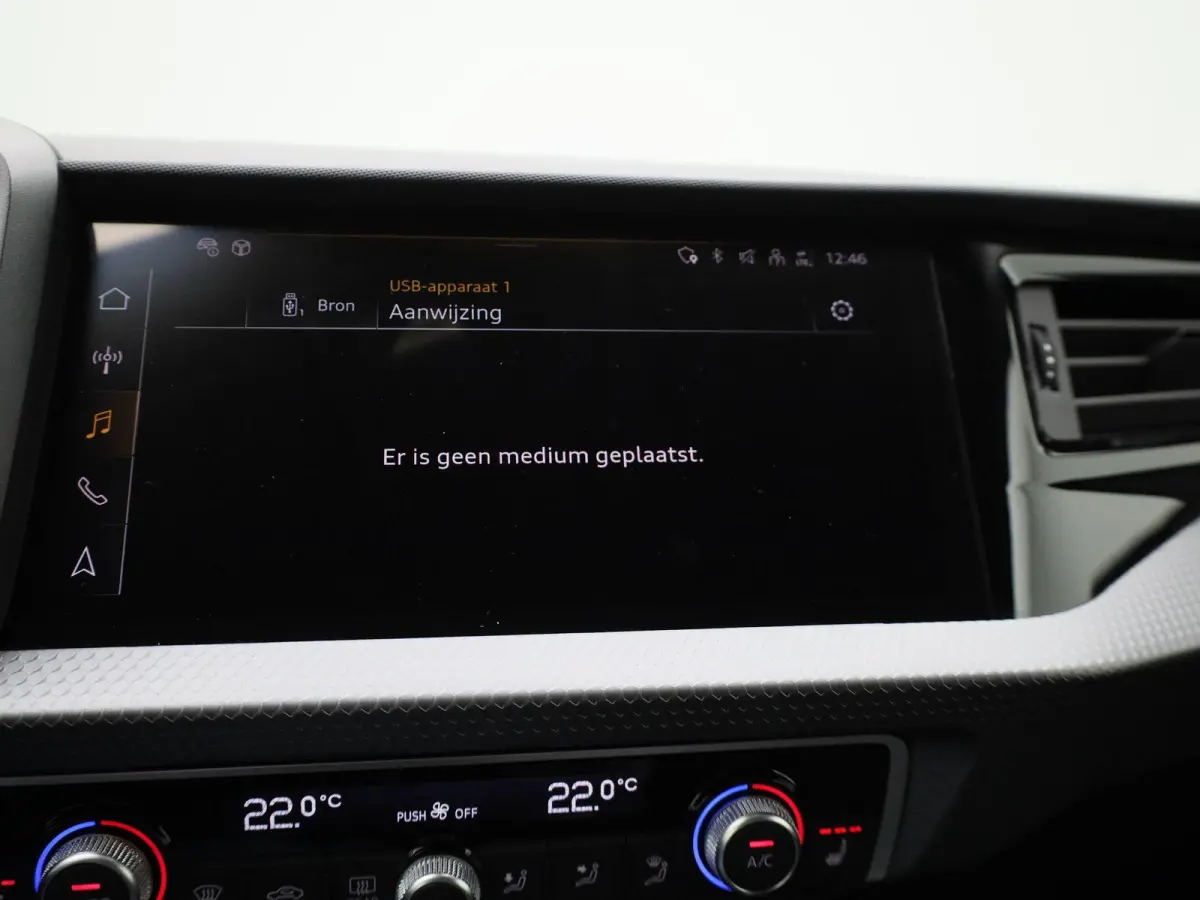 30 TFSI Advanced edition l Adaptive cruise control l Climate control l Stoelverwarming l Navigatie l Climate control l LED-koplampen l Audi sound system l Privacy glas l Optiekpakket zwart p