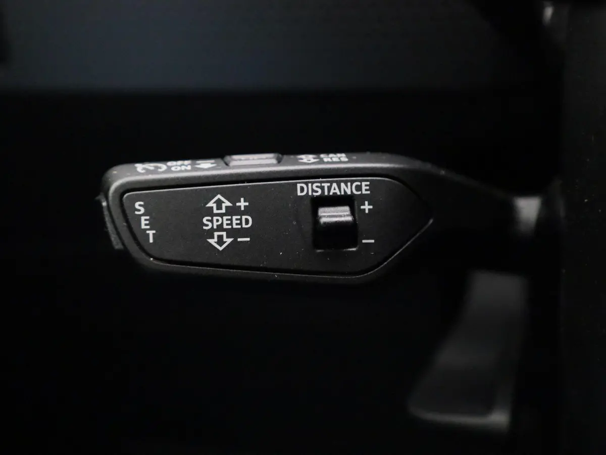 30 TFSI Advanced edition l Adaptive cruise control l Climate control l Stoelverwarming l Navigatie l Climate control l LED-koplampen l Audi sound system l Privacy glas l Optiekpakket zwart p