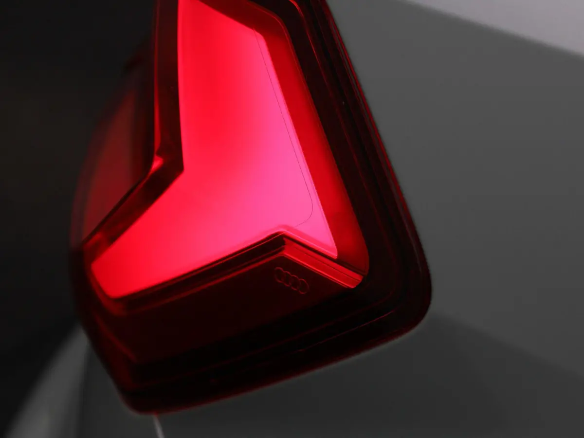 30 TFSI Advanced edition l Adaptive cruise control l Climate control l Stoelverwarming l Navigatie l Climate control l LED-koplampen l Audi sound system l Privacy glas l Optiekpakket zwart p