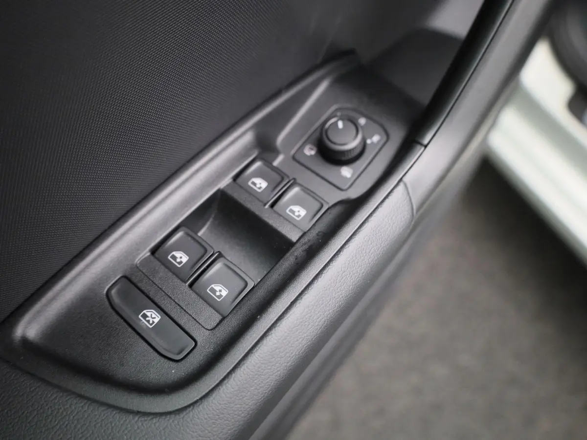 30 TFSI Advanced edition l Adaptive cruise control l Climate control l Stoelverwarming l Navigatie l Climate control l LED-koplampen l Audi sound system l Privacy glas l Optiekpakket zwart p