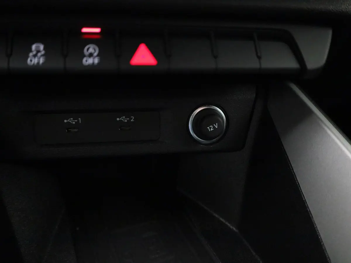 30 TFSI Advanced edition l Adaptive cruise control l Climate control l Stoelverwarming l Navigatie l Climate control l LED-koplampen l Audi sound system l Privacy glas l Optiekpakket zwart p