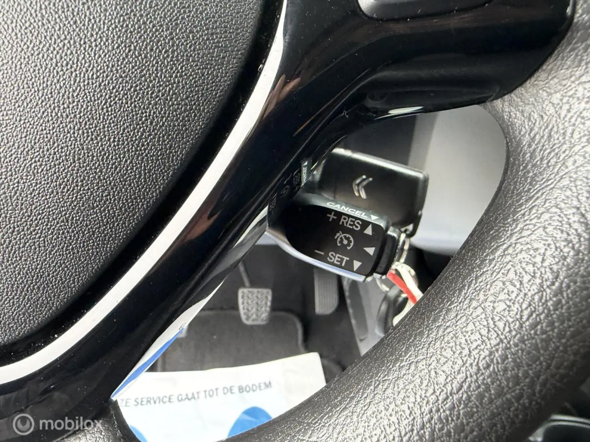1.0 e-VTi Feel,5-drs,Led,Cruise Controle