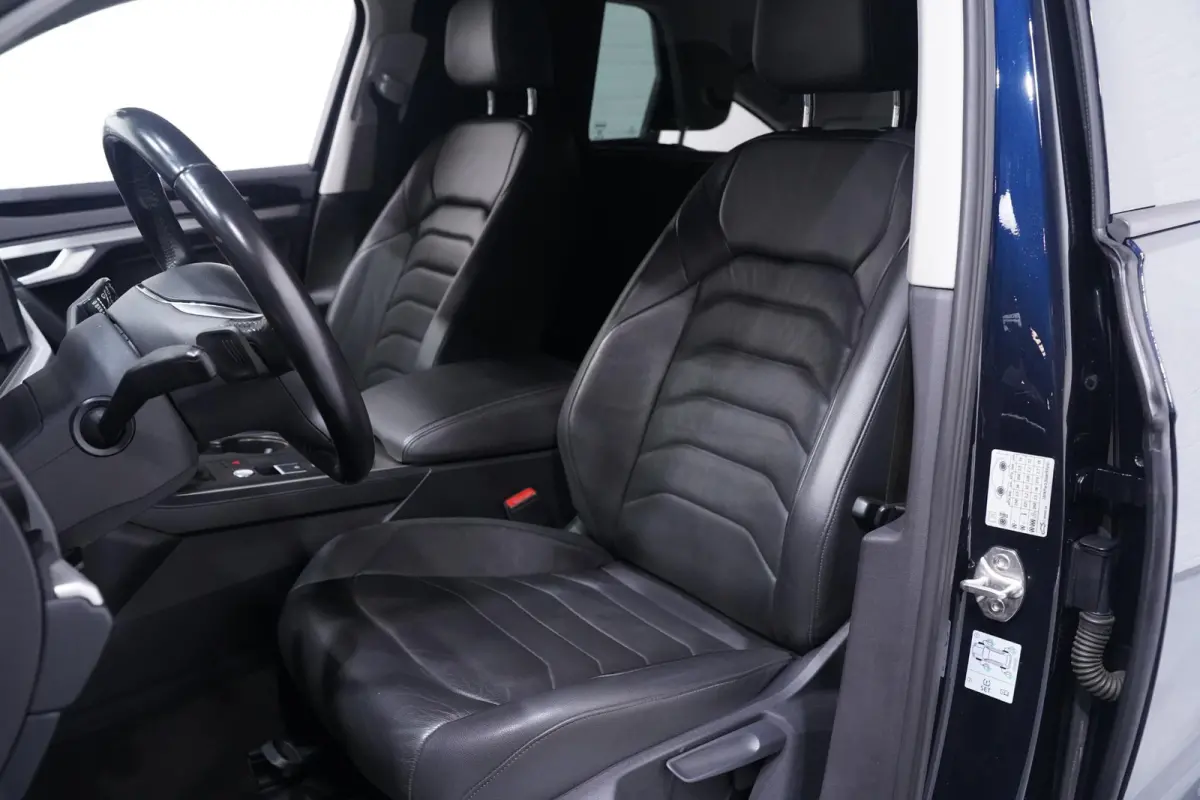 3.0 TDI 231 pk Grijs Kenteken 2-Zits Navi, Camera Trekhaak 3.500 kg, Leder Zwart, Adapt. Cruise, Luchtvering
